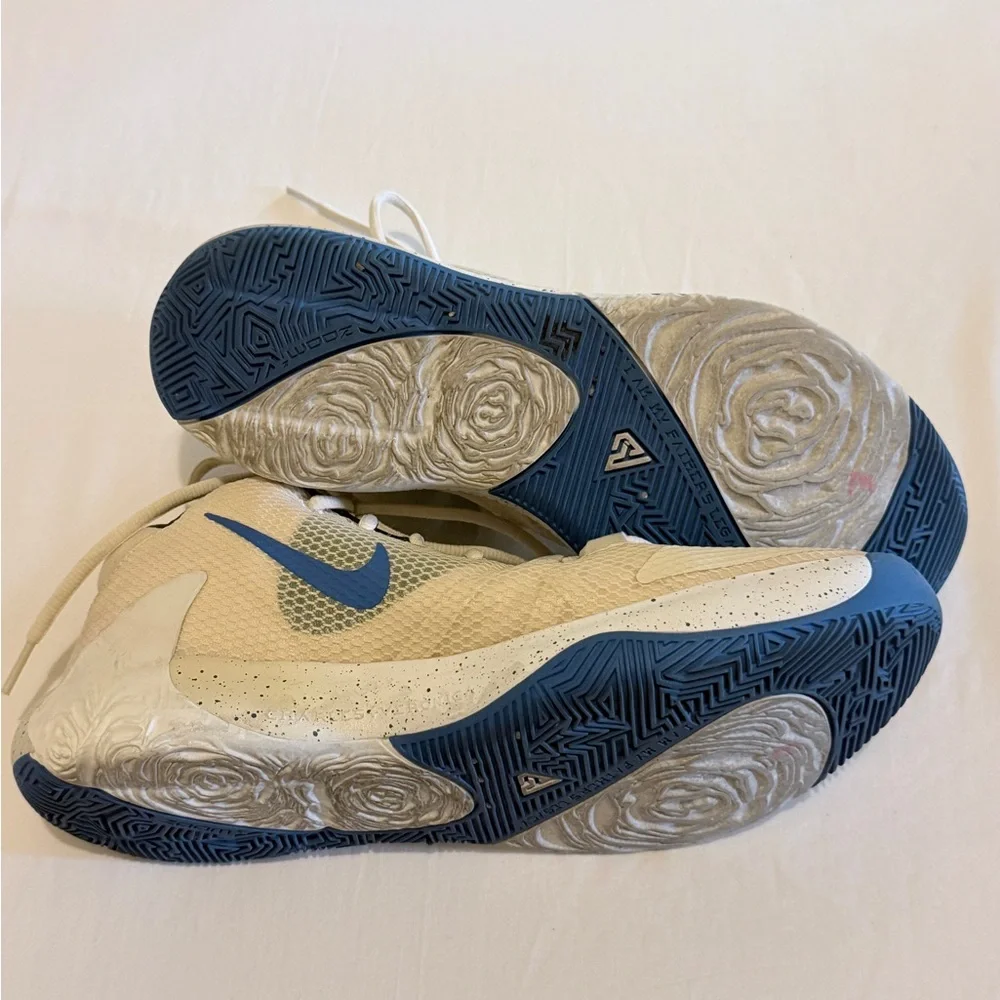 Nike Zoom Freak 1 Men’s basketball Shoes Size: 11